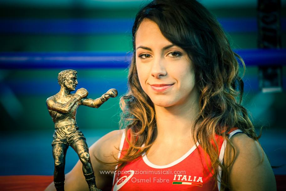 Pugni tricolori. Alessia Mesiano, nata a Latina 22 anni fa, passa dall’atletica al pugilato nel 2010. Nei Mondiali in corso in Corea del Sud, sua prima manifestazione iridata (categoria 57 kg), ha vinto la medaglia di bronzo.
